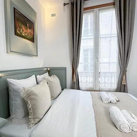 Sumptuous Flat With Lift Near Opera Paris